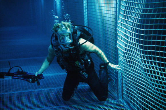 Deep Blue Sea (1999)