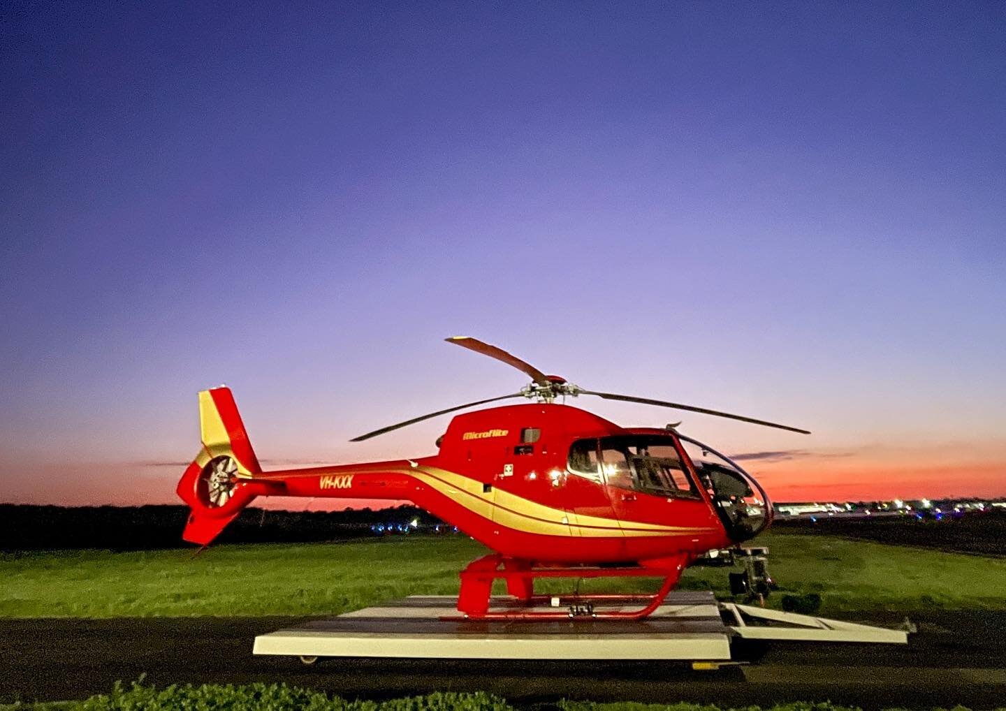 Early mornings, crisp light 🤩

#aerialfilming #gyrostabilizedsystems #setlife #helicopter #ec120 #airbus #colibri #outsidebroadcast #melbournemarathon #avgeek #aviation #helicopterlife #pilotlife #ymmb #sony #fujinonlens #oblife #sunrise #heliaddict