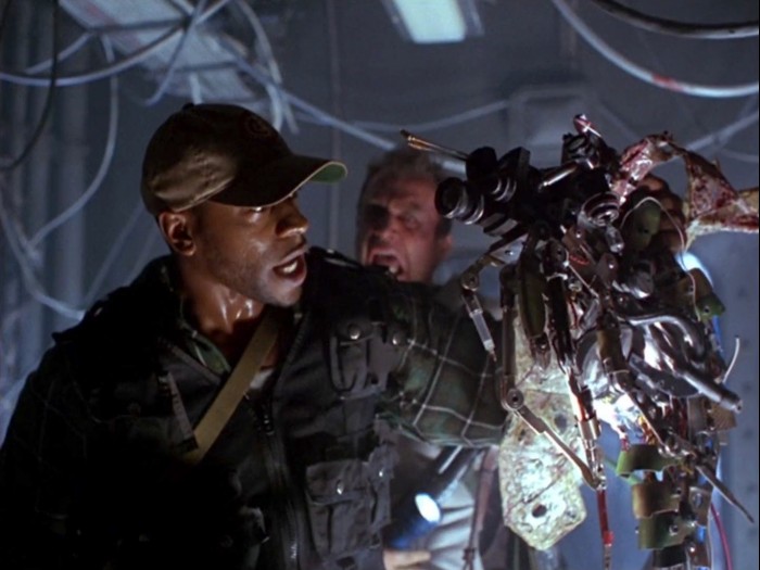 Virus (1999)